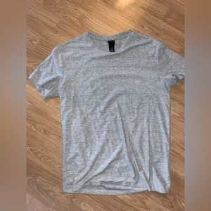 Men’s gray casual t shirt